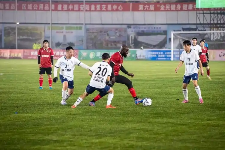 欧冠对决：皇家马德里 VS 巴黎圣日耳曼